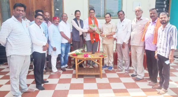 पूर्व विधायक जंघेल को जन्मदिन पर जनप्रतिनिधियों व कार्यकर्ताओं ने दी बधाई