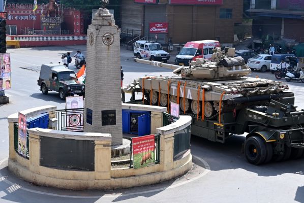 राजधानी में सेना..