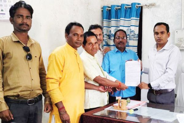 सीएम के नाम ज्ञापन