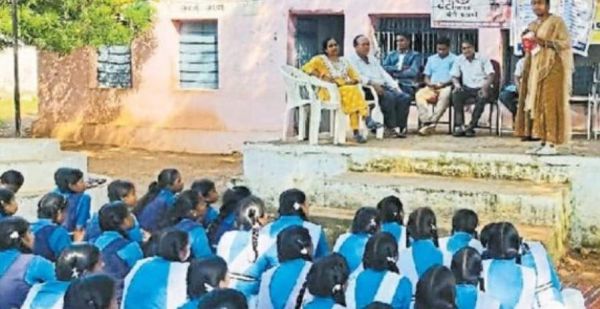 स्कूली बच्चों को बाल संरक्षण एवं कानून की दी जानकारी