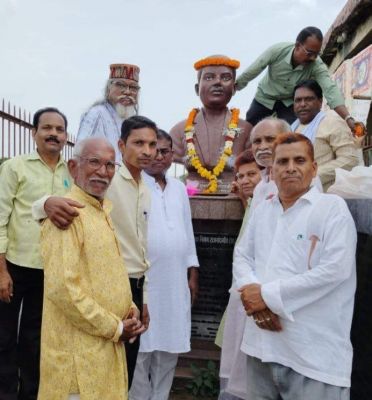 दाऊ मंदराजी को दी पुण्यांजलि