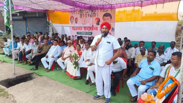 अघोषित विद्युत कटौती के विरोध में कांग्र्रेस का प्रदर्शन