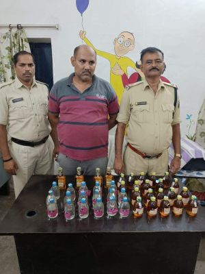 भोजनालय में पुलिस की दबिश, शराब जब्त