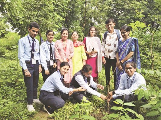 भारती विवि द्वारा वृक्षारोपण कार्यक्रम