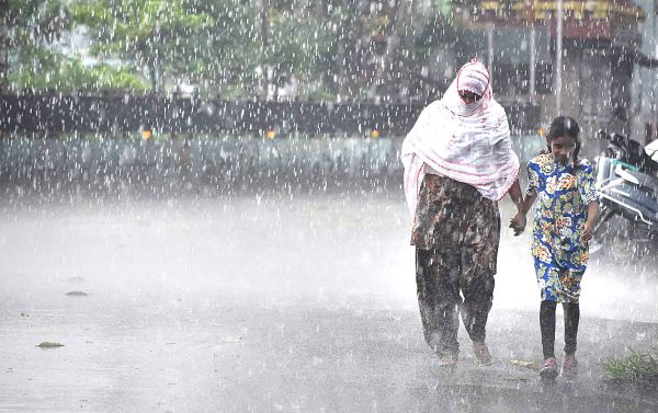 राजधानी में खंड वर्षा, रास-गरबा स्थलों में पानी-पानी