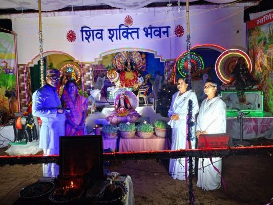 ब्रम्हा कुमारी बहनों की आकर्षण झांकी का प्रदर्शन