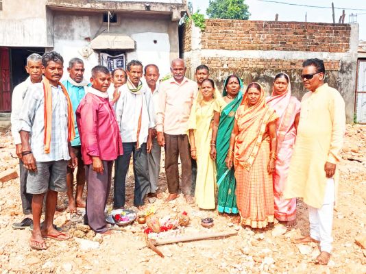 आंगनबाड़ी केन्द्र का भूमिपूजन