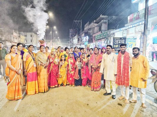 बाजे-गाजे के साथ निकली चुनरी यात्रा