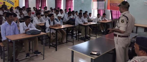 विद्यार्थियों को दी साइबर सुरक्षा की जानकारी