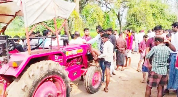 रेत से लदे ट्रैक्टर ने कुचला मासूम को, मौत