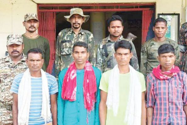 जनताना सरकार अध्यक्ष सहित 4 नक्सली गिरफ्तार, पर्चा पाम्पलेट बरामद