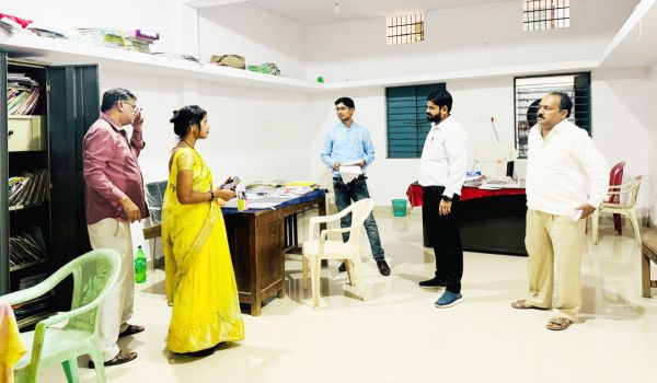 बिना अनुमति दफ्तर से नदारद इंजीनियर को नोटिस