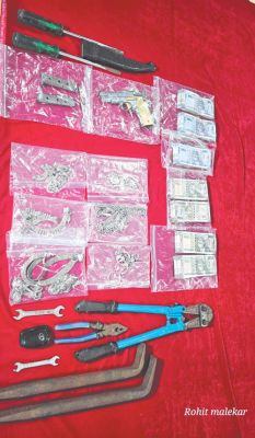 पुणे से आकर धमतरी में बसे, रायपुर में करते रहे चोरी, गिरफ्तार, 15 लाख की जब्ती