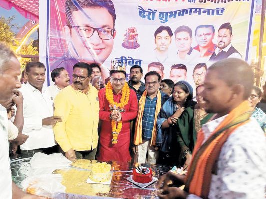भाजपा नेता ने जन्मदिन पर बांटी खुशियां, 50 से अधिक सदस्य बनाए