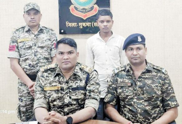 नक्सली ने किया समर्पण