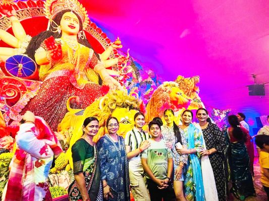 थाईलैंड के मंदिर की तर्ज पर बना दुर्गा पंडाल