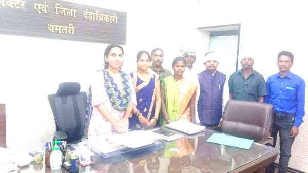 पीएम जनमन की नहीं मिली दूसरी किश्त, कलेक्टोरेट पहुंचे कमार परिवार