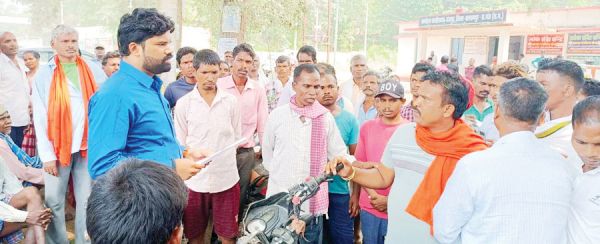 बगैर ग्रामसभा अवैध तरीके से बारूद भण्डारण का ग्रामीणों ने किया विरोध, तहसील कार्यालय घेरा
