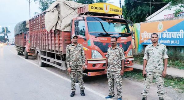 25.40 टन अवैध लोहा कबाड़ जब्त, दो ट्रक और दो चालक गिरफ्तार