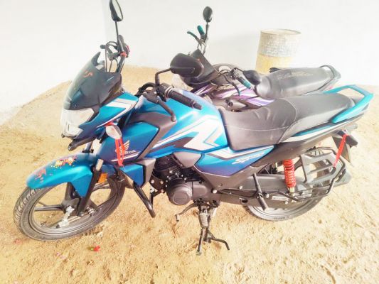 सुबह घर के सामने  से बाइक पार
