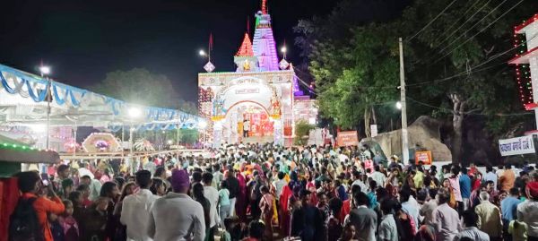 यह तस्वीर महासमुंद जिले के अधीन ग्राम घुंचापाली स्थित चंडी मंदिर की