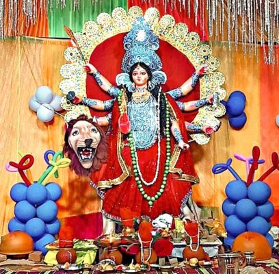 दुर्गोत्सव की धूम, सजे जगत-जननी के दरबार