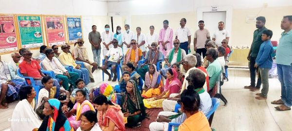 सीएचसी पत्थलगांव में 35 मोतियाबिंद मरीजों का ऑपरेशन