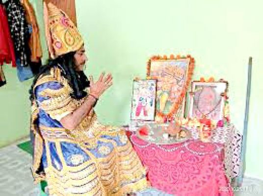 राजस्थान से आए दो बहरूपियों ने किया दर्द बयां
