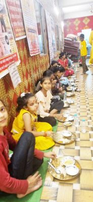 हवन के बाद घरों  में कन्या भोज