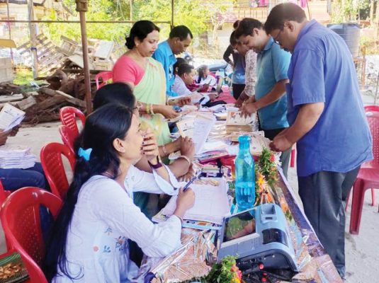 दुर्गा पंडाल में पालिका द्वारा जनसमस्या निवारण शिविर