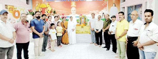 पद्मविभूषण रतन टाटा को दी श्रद्धांजलि