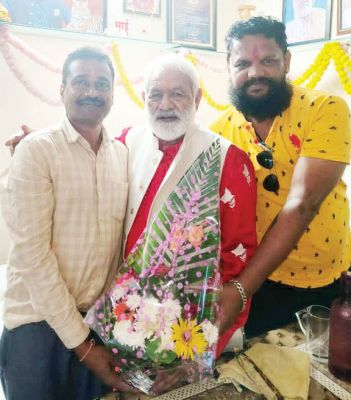 धूमधाम से मनाया बालकृष्ण पाठक का जन्मदिन