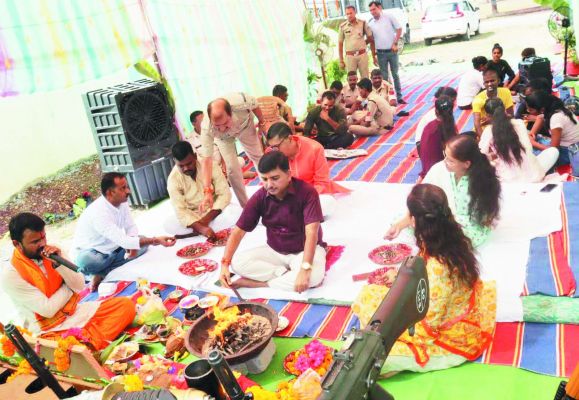 विजयादशमी पर रक्षित केन्द्र में शस्त्र पूजा 