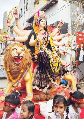 जसगीतों के साथ प्रतिमा विसर्जित