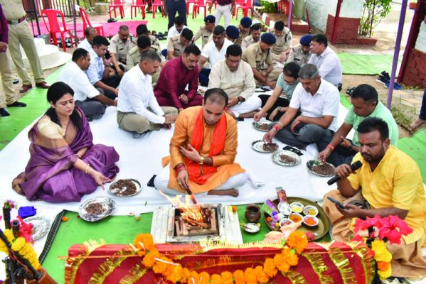 एसपी ने की शस्त्रों की पूजा-अर्चना