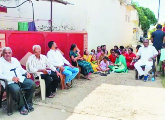  घनी आबादी के बीच टावर लगा रही थी एयरटेल कंपनी, नपा ने काम रोकने कहा  