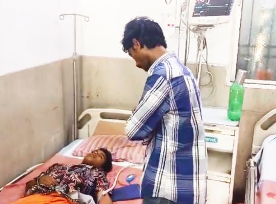 बालक के जेब में रखा मोबाइल फूटा