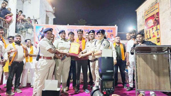 वित्त मंत्री ने समर्पित सेवा के लिए पुलिस शक्ति टीम का किया सम्मान