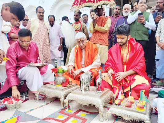 सिंहदेव ने की अश्व, गज, ध्वज व शस्त्र की पूजा, लोगों से मुलाकात