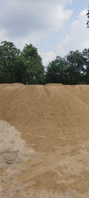 70 हाईवा रेत जब्त