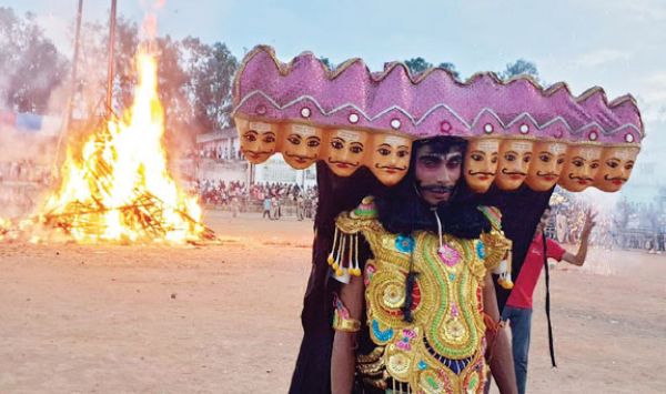 रामलीला का अद्भुत मंचन, रावण दहन
