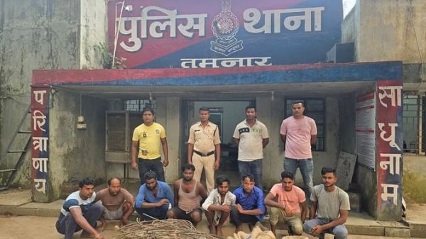 रेलवे लाइन से तार चोरी करने वाले 8 गिरफ्तार, 2 क्विंटल तार बरामद