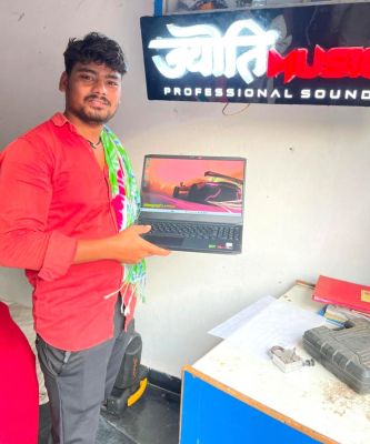 डीजे ऑपरेटर ने दुकान के बाहर की खुदकुशी