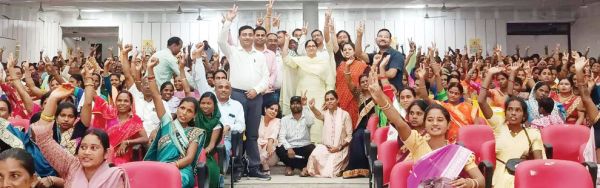 जिला स्तरीय स्वच्छता संवाद में स्वच्छता दीदियां, समूह की महिलाएं हुईं शामिल