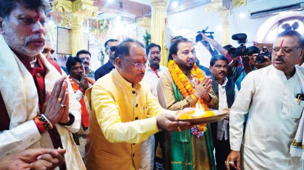  साय ने मां दंतेश्वरी की पूजा-अर्चना कर प्रदेशवासियों की खुशहाली की कामना की