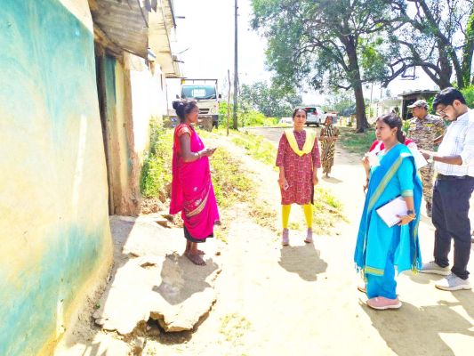 जिले के अंतिम छोर बसे गांवों का कलेक्टर ने किया निरीक्षण