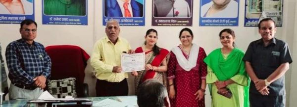 नवाचारी शिक्षिका मंजू साहू को डाइट प्राचार्य ने किया सम्मानित
