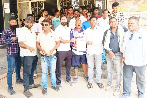 म्युनिसिपल स्कूल मैदान में पटाखा दुकान लगाने का विरोध
