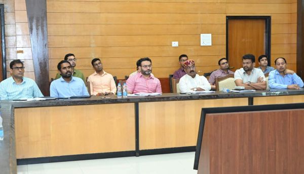 तेलीबांधा, उद्योग भवन और सरोना चौक  पर ग्रेड सेपरेटर की मंजूरी जल्द दें