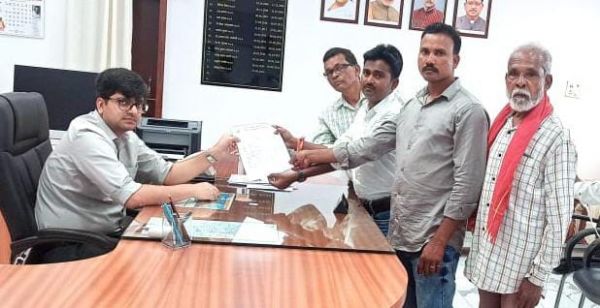 बस्तर के आदिवासियों को तेलंगाना से किया बेदखल, सीपीआई ने सीएम के नाम ज्ञापन सौंपा